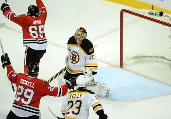 Bruins lose Game 1 to Blackhawks 4-3 in triple overtime